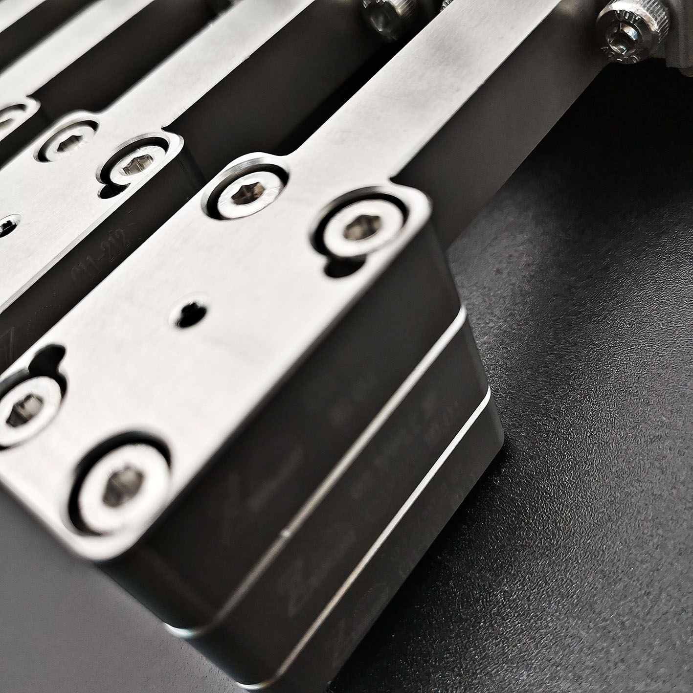 MBR spinneret with switch to strengthen liner coating