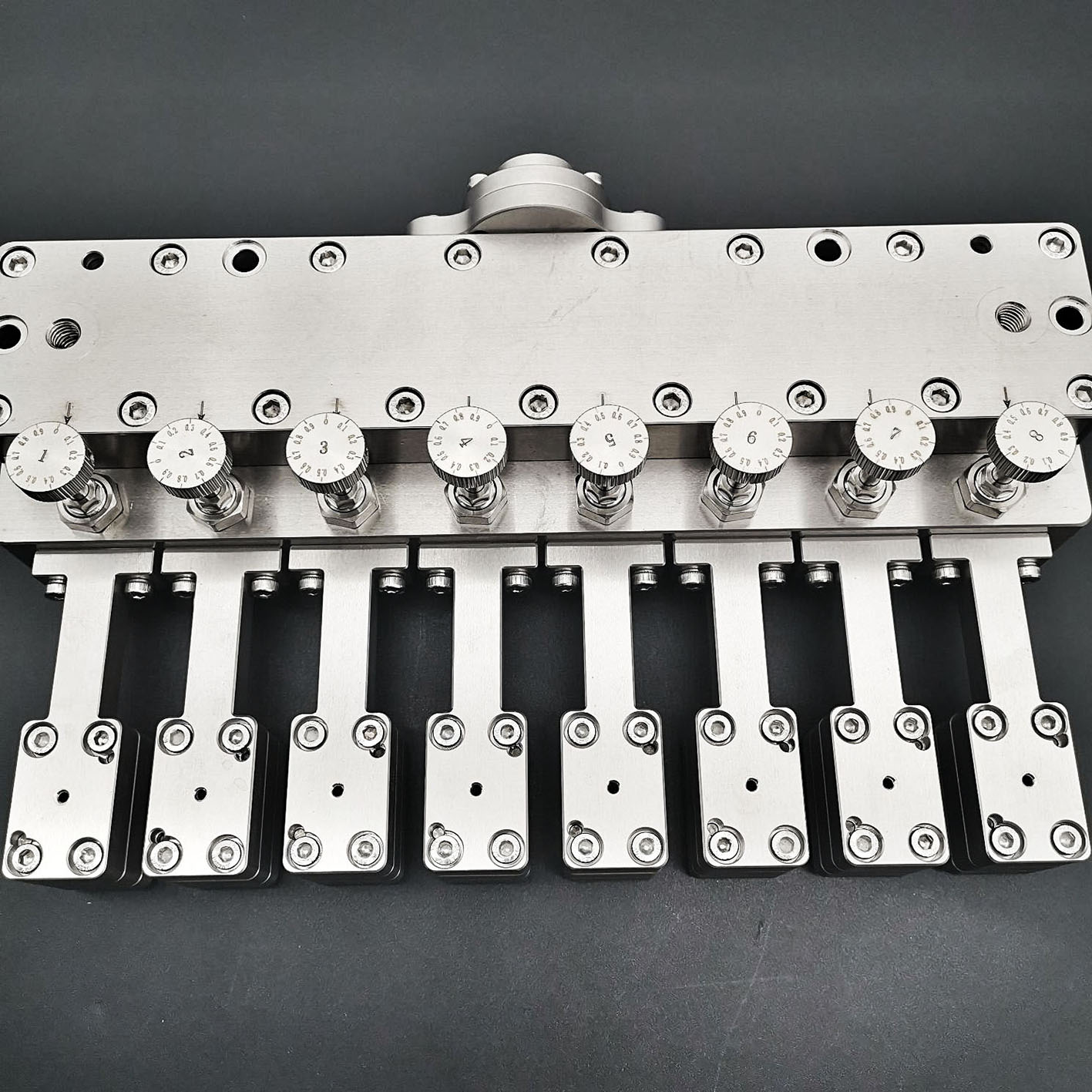 MBR spinneret with switch to strengthen liner coating